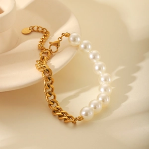 Close-up of 18K gold stainless steel Cuban chain spliced with white pearls and lobster clasp