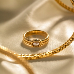 Detail of 18k gold plated double layer stainless steel ring with white oval pearl