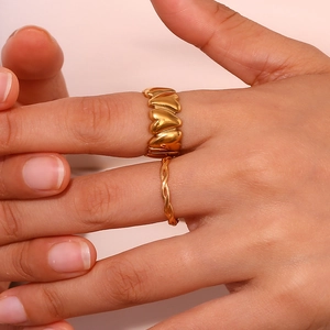 Artistic 18K gold plated stainless steel heart link ring and twisted band on finger