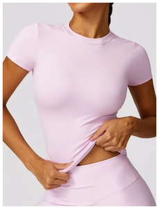 Detail of high-stretch light purple yoga set showing fabric texture and athletic fit