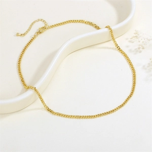Collana minimalista in rame placcato oro 18K con catena cubana e chiusura a moschettone
