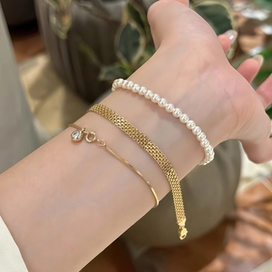 Set di 3 bracciali impilabili placcati oro 18K con maglia piatta, perle e ciondolo zircone
