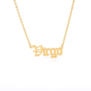 Detailansicht der goldenen Jungfrau-Sternzeichen-Halskette mit filigranem Schriftzug