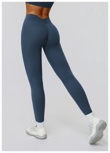 Vue arrière du legging de yoga taille haute bleu marine avec coutures push-up et taille en V