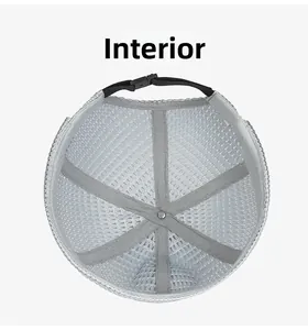Dettaglio interno del berretto docker grigio in mesh traspirante con cinturino regolabile
