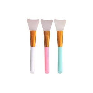 Set di tre pennelli per maschera in silicone con manici bianchi, rosa e verde menta