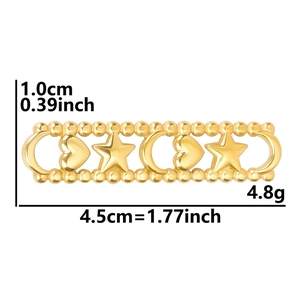 Detailed view of golden heart and moon connector with 4.5cm length and 4.8g weight specs