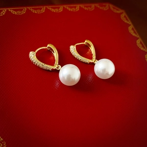Elegant gold zircon hollow heart earrings with white pearl pendant on luxury red box