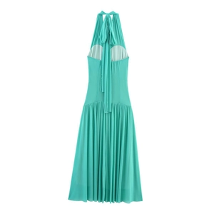 Rückansicht des türkisfarbenen Neckholder-Maxikleides mit freiem Rücken und Bindedetail