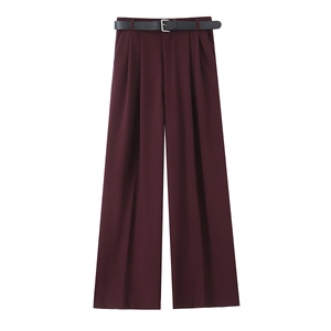 Pantalon femme taille haute à jambes larges bordeaux avec ceinture noire assortie