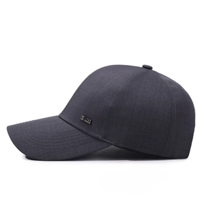 Casquette de baseball gris foncé texturée pour hommes avec logo métallique latéral