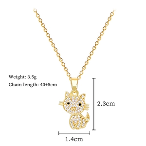 Dettaglio della collana con gatto con misure 2,3x1,4 cm e info sul peso di 3,5 g