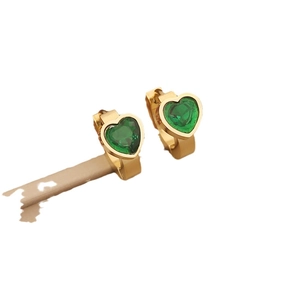 Golden stainless steel jewelry set with heart-shaped emerald green crystals