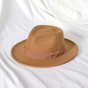 Detail of the camel wool felt fedora featuring a classic ribbon band and elegant brim