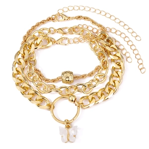 Goldenes mehrlagiges Gliederketten-Armband-Set mit Schmetterlings-Anhänger und Perlen