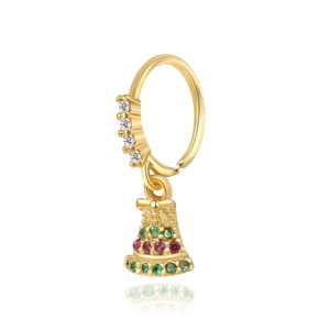 Nahaufnahme des goldenen Nasenrings mit Weihnachtsbaum-Anhänger und bunten Zirkonen