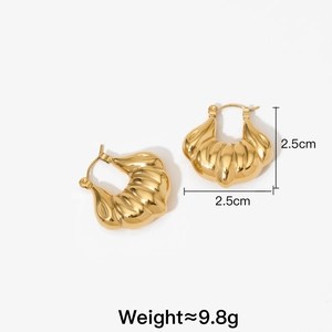 Detail view of gold geometric hoop earrings with 2.5cm dimensions and 9.8g weight
