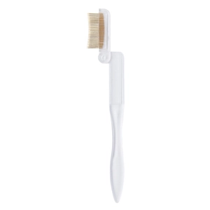 Détail d'un peigne à cils pliable avec dents fines en acier doré et manche blanc