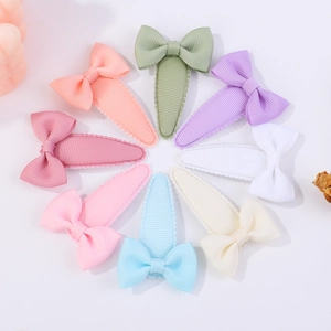 Set of 8 colorful grosgrain ribbon bow hair clips for kids in a circular arrangement