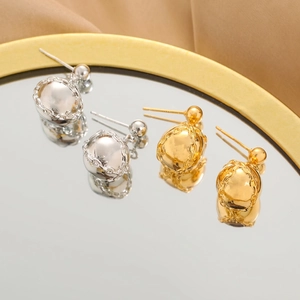 Minimalist metallic ball earrings with chain texture in gold and silver finish