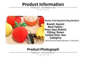 Dettaglio del portachiavi a forma di frutta in peluche con morbida imbottitura