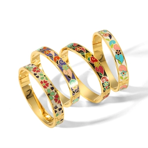 Bracelets en acier titane avec émail floral coloré et motifs paisley bohèmes