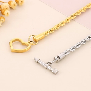 Collana a catena a serpente in acciaio inossidabile con pendente a cuore e chiusura T