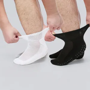 Unisex Non-binding Diabetic Socks With Non-slip Grippers Antibacterial Odor Resistant Loose Top Socks For Swollen Feet