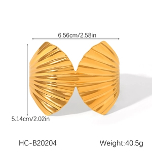 Dimensions détaillées du bracelet coquille en or 18 carats avec largeur, hauteur et poids