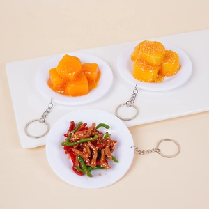 Realistic 9cm Chinese food miniature keychains featuring simulated stir-fry on ceramic plates