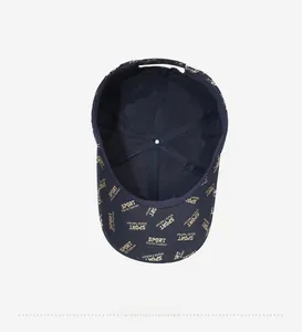 Vue intérieure de la casquette de baseball bleu marine avec motif imprimé doré