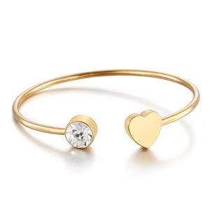Bracciale rigido aperto con cuore dorato e cristallo chiaro, gioiello elegante da donna