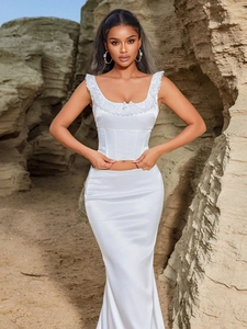 Haut Corset En Satin Blanc Bordé De Dentelle Et Nœud Avec Jupe Longue Sirène Ajustée Tenue De Soirée Élégante Sans Manches
