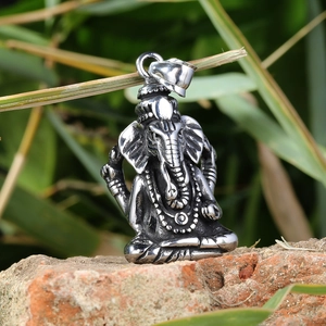Retro stainless steel elephant pendant necklace for men with vintage silver relief texture
