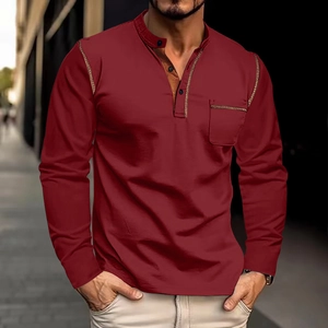 Polo homme à manches longues bordeaux avec poche poitrine et col montant style urbain