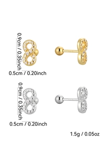 Detailansicht der Unendlich-Ohrstecker mit S925-Stempel und präzisen Größenangaben