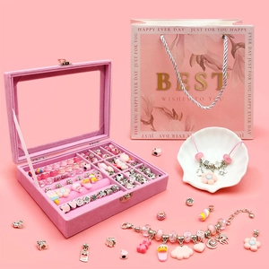 66-delige roze DIY-sieradendoos set met kralen en hangers voor handgemaakte armbanden