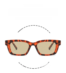 Details der leichten Kinder-Sonnenbrille mit Schildpatt-Muster und gelben Gläsern