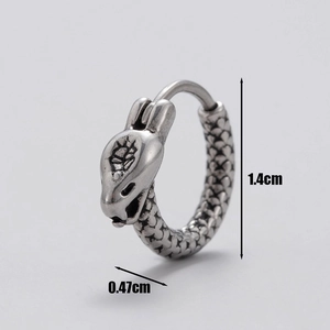 Macro view showing the 1.4cm diameter and 0.47cm width of the vintage snake earring