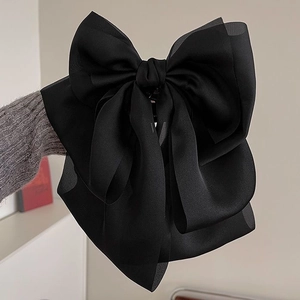 Grote zwarte satijnen haarklem met strik voor elegante paardenstaartkapsels voor dames