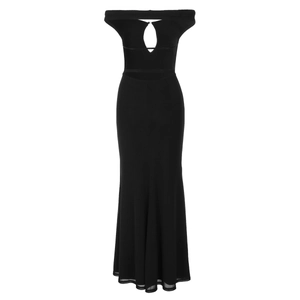 Détail de la découpe au dos sur une robe longue noire à épaules dénudées et jupe évasée