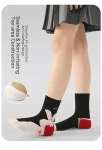 Detailsicht der nahtlosen Zehenpartie bei Kinder-Baumwollsocken mit Kaninchen-Motiv