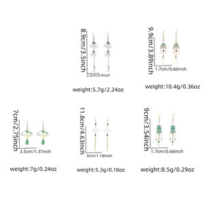 Detailed size chart and weight specifications for five styles of pearl tassel earrings