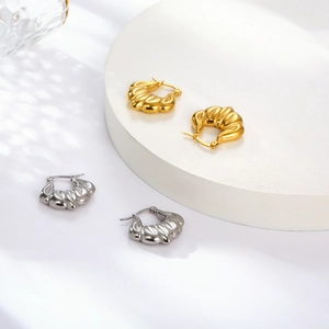 Vintage geometric C-shaped croissant hoop earrings in polished gold and silver finishes
