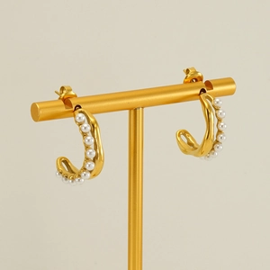 Elegant 18K gold-plated C-shaped hoop earrings with pearls on a T-stand display