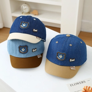 Baby-Jeans-Baseballkappen mit Bären-Patches in verschiedenen modischen Farbkombinationen