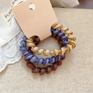 Lot de trois chouchous élastiques en tissu tons champagne, bleu et marron