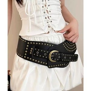Damen Punk Ledergürtel in Schwarz mit Vintage-Goldnieten und runder Metallschnalle