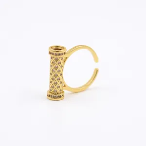 Bague réglable plaquée or 18 carats avec cylindre en maille et accents en zircone