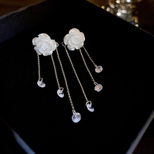 Boucles D'oreilles Gland Fleur De Camélia Élégantes Asymétriques Douces Florales Pendantes Avec Silver Earring Post Alliage Cristal